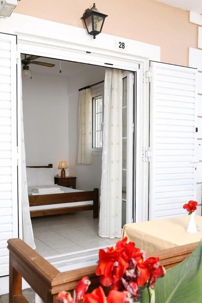 Akra Morea Hotel & Residences Monemvasía Екстериор снимка