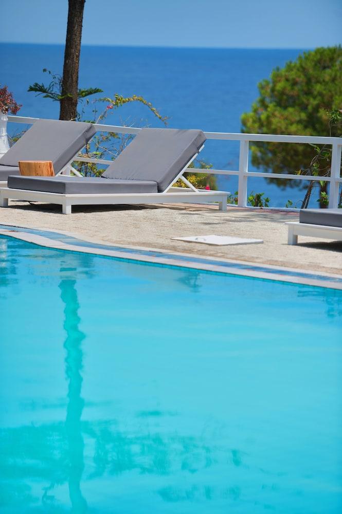 Akra Morea Hotel & Residences Monemvasía Екстериор снимка