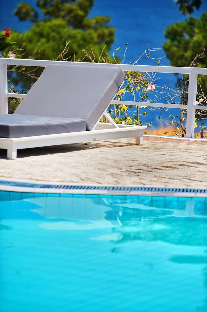 Akra Morea Hotel & Residences Monemvasía Екстериор снимка